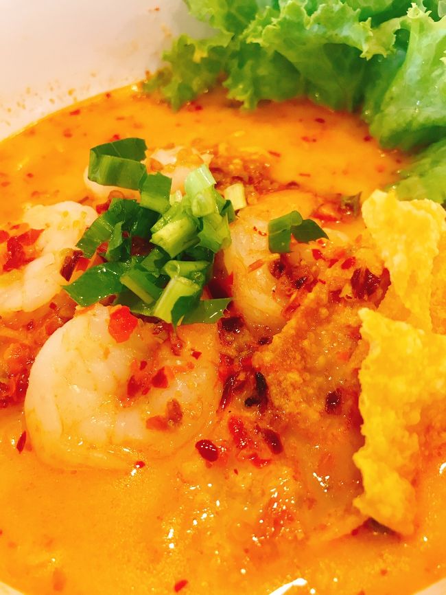 空港に向かう前に、最後のタイ料理。<br />パートナーは麺料理が大好きです。