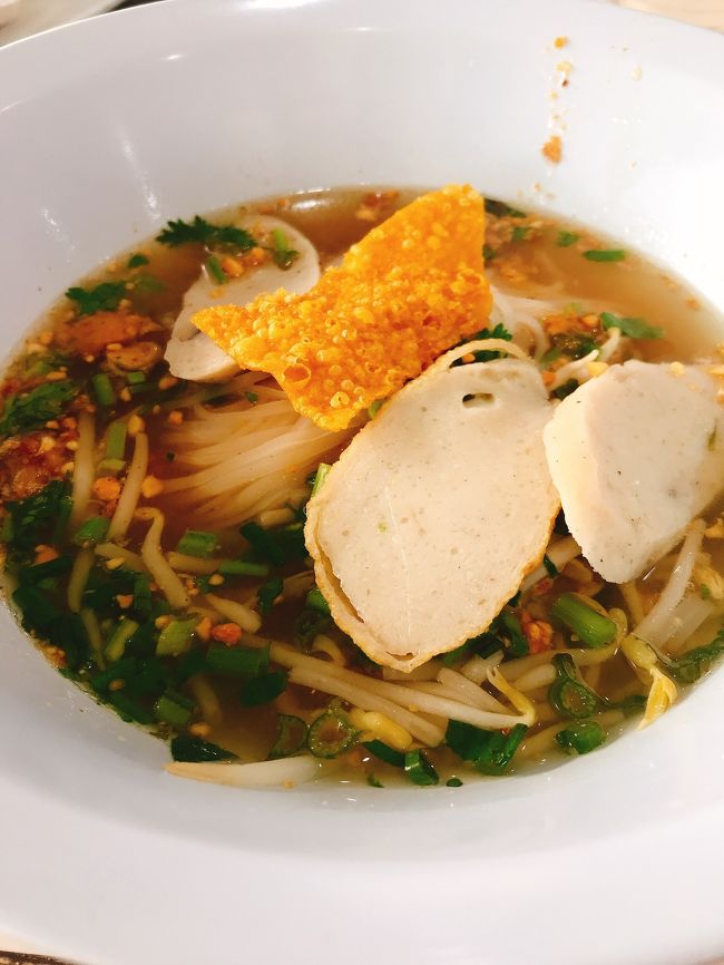 タイ料理を食べに市場まできました。