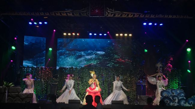 またTawangdangへ。<br />新しいショーらしい。<br />タイ語はわからないけど、ストーリーを感じることができる演出です。