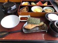 まずは朝ご飯を食べに行きます。

候補は2つ。どっちにしようかな。
日本料理「弁慶」
ブッフェレストラン「マゼラン」

「弁慶」にしました。

ニッコーグアムの日本食レストランはレベル高い！
ご飯が美味しくて驚きました。
日本の旅館と大差ない。