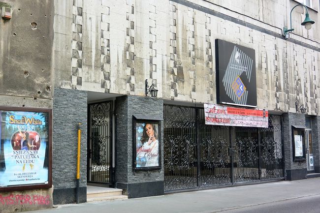 ボスニアカルチャーセンター<br /><br />年末の公演のチケットをいろいろ売っていました。