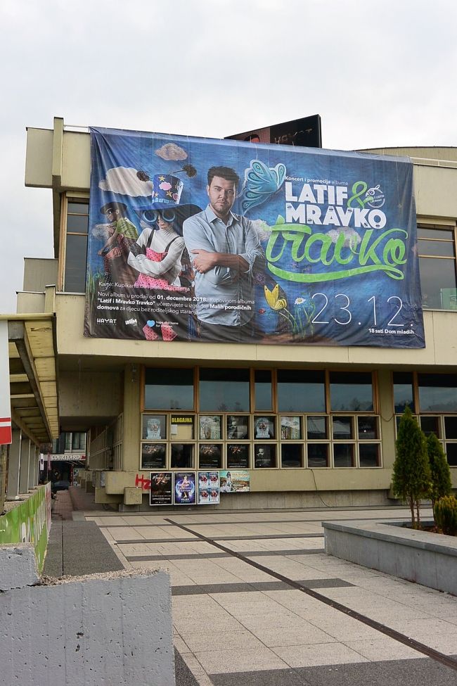 Skenderija（スケンデリヤ）のチケットオフィス。<br /><br />ボスニア語のみの対応でした・・・。