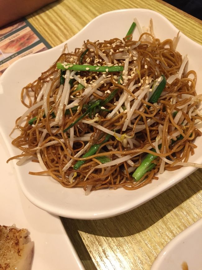 この麺があたりだった。シンプルで美味しいーー<br />全部で184MOP。<br />お店が新しくて綺麗です。<br /><br />この後はベネチアンから無料シャトルでホテルまで。<br /><br />その後は、ちょっとカジノで遊びました。<br />100香港ドルくらいで2時間くらいかなぁ