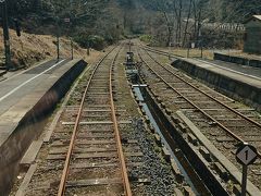 三段スイッチバックも終わり駅に着きました
奥には奥出雲おろちループ手前の橋が見えます