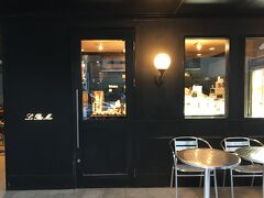 烏丸御殿駅の近くのパン屋さん、ル・プチメックへ。