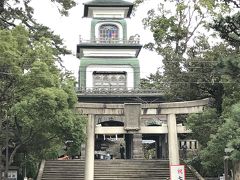 近江町市場から徒歩10分くらい歩くと尾山神社に着きます。
神社の概念を壊される門構えです。