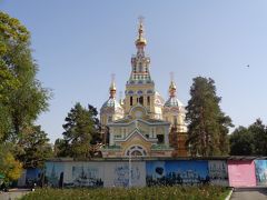 お目当てのゼンコフ教会はなんと工事中！ ショック！
入口も塞がれていて中に入れませんでした。