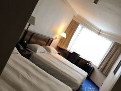 途中渋滞もありましたが、ホテルへ到着。

立地の良さにつられキンパリーホテルへ。