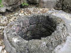 井戸
水道ができるまで230年余年間伊良部島の人々を支え続けた井戸

水ははいっていません
ゴミだらけです