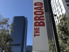 現代美術館は　The　BROADっていうのですね。
向こうには高層ビル群が。