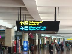 スカルノハッタ国際空港に到着。
滞在期間を聞かれて、明日帰ると言っても特に何も言われずでした。