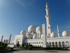 世界一美しいモスクと言われている「シェイク・ザイード・モスク」