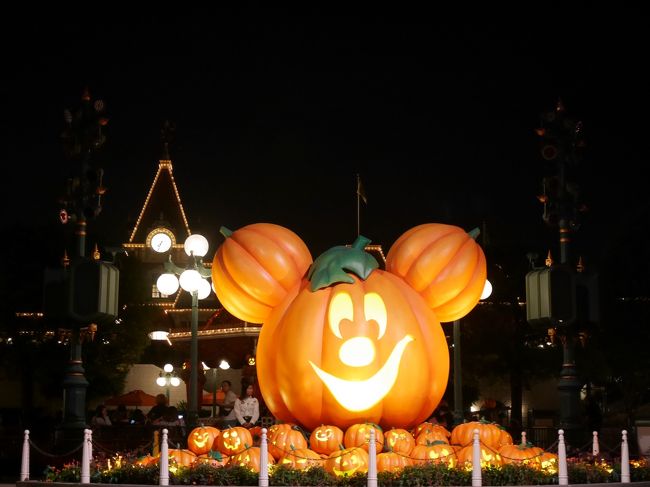 We Love Mickey！を観るためによるのパークへ。<br /><br />かぼちゃミッキーもライトアップ☆彡<br />