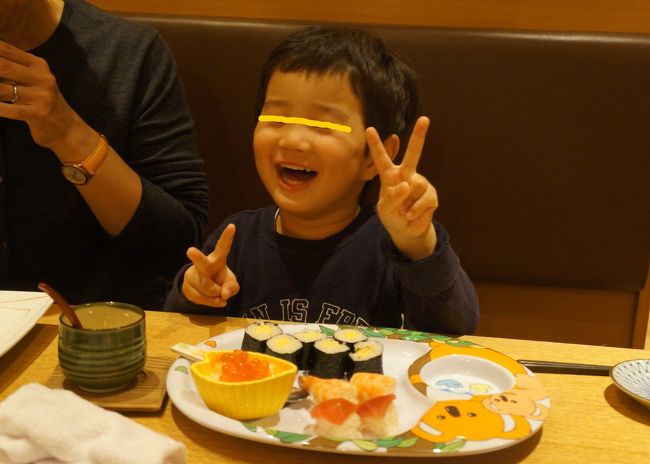 おじちゃんに会って大はしゃぎのともちゃん。