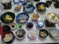 バスで海底のトンネルを通って山口県へ！
ふぐづくしの夕食。
ふぐの唐揚げは美味しいと思うけど、「ふぐ」は特別美味しいとは思わない私(^-^;
ふぐより、鯛のほうが好き。・・・なぜに鯛？ってか？(笑)

