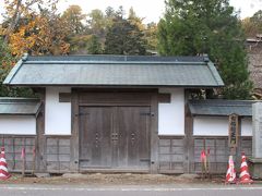 岩出山城の下にある有備館。

伊達政宗は１２年、岩出山城を本拠としたあと、豊臣秀吉の死後、現在の仙台に城を造り、本拠を移しました。
岩出山は政宗の４男・伊達宗泰に与えて、岩出山伊達氏の本拠となります。
有備館はその岩出山伊達氏の普段の住まいや役所として使われた建物です。