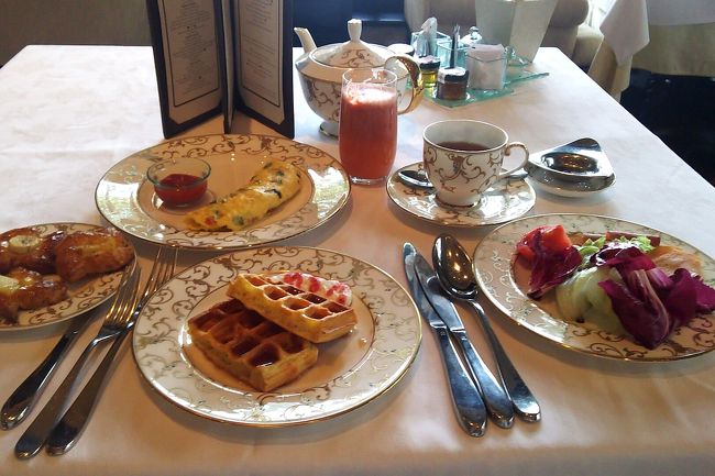 ひとつ前  https://4travel.jp/travelogue/11422277<br /><br />朝ごはんは、最終日もクラブラウンジでいただきました。<br />アラカルトからはオムレツとワッフルをいただきます。<br />最終日は、近くの席のゲストさんがスマホのシャッター音をカシャカシャさせていたり、LINEの通知をさせていて残念でした。