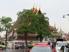 あーあ、やっぱり健康が一番だよなぁと思いながらワット・ポーに向かいました。