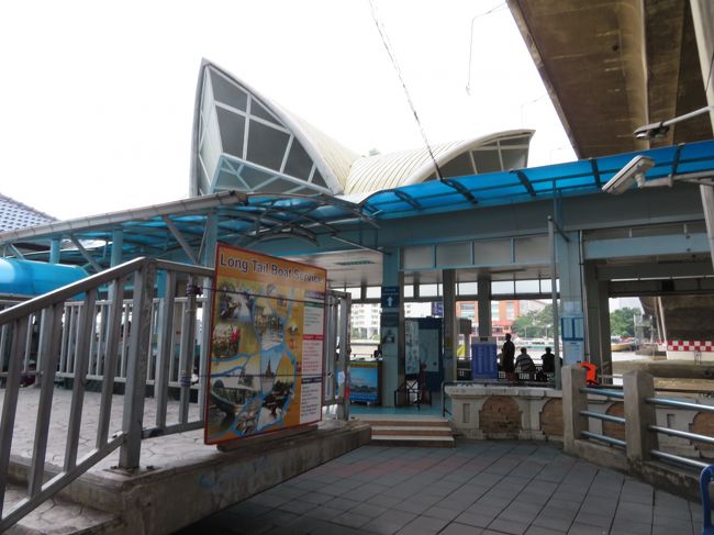 船乗り場。通路は基本的にカバー?で覆われているんで雨に濡れる必要がないんで嬉しい。