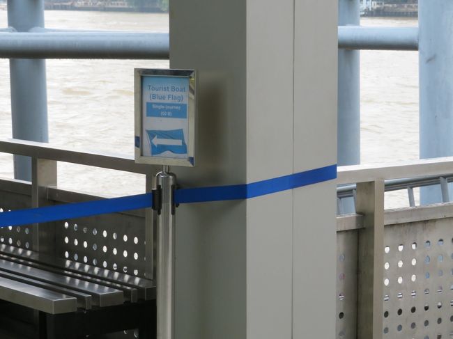 こうやって案内が出ているブルーラインと、オレンジラインはどっちもそれなりにしっかりとした造りになっています。