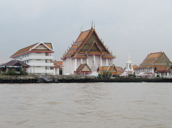 近づくとこんな建物も。