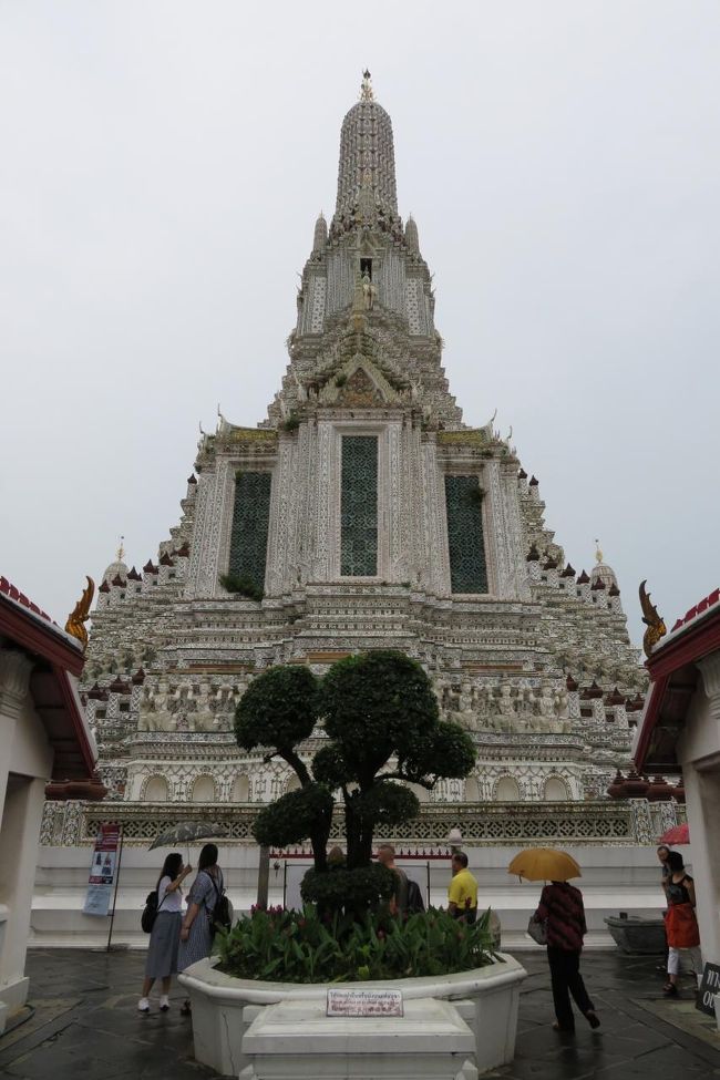 高さ80メートルの大きな建物です。