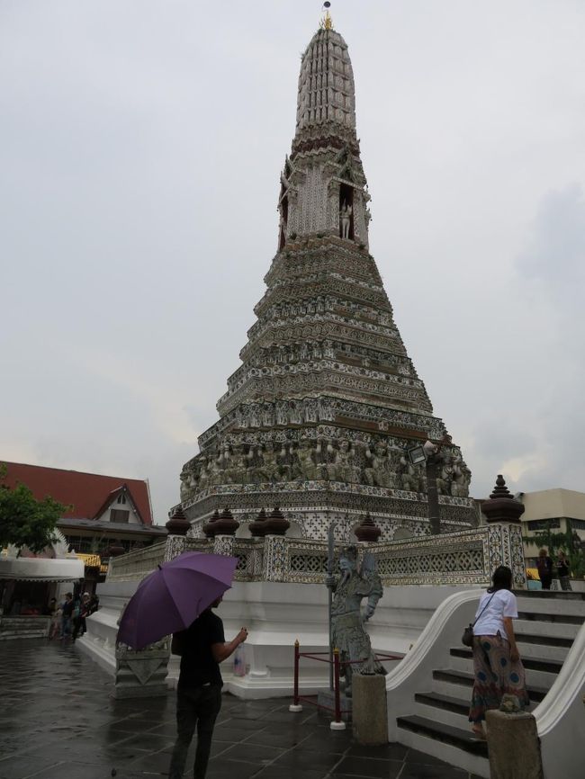 精巧な作りもので、いろんな像を集まることによって成り立っているんですよね。<br />残念ながらズームせずにおさらばしてしまったので、記録がないのが残念です。