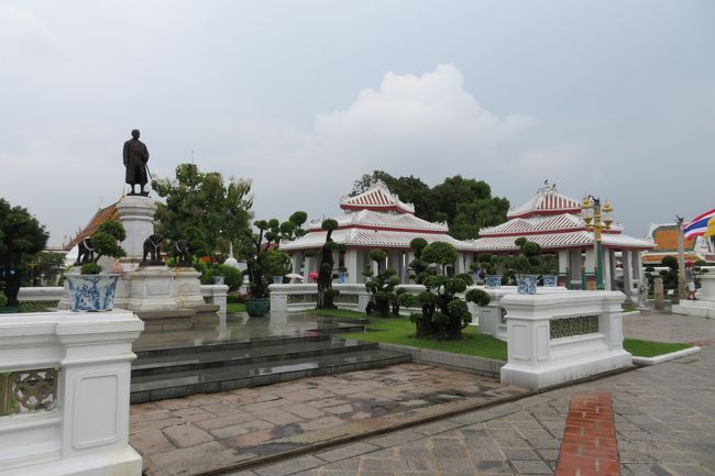 その前にトイレに行きましたが、数の多さに改めて驚きました。<br />致命的に衛生状態が悪いわけではないトイレを多く用意してもらえるのは、観光客にはありがたい。<br />ヨーロッパではあっち行ったり、こっち行ったりしないといけないわけですからね。