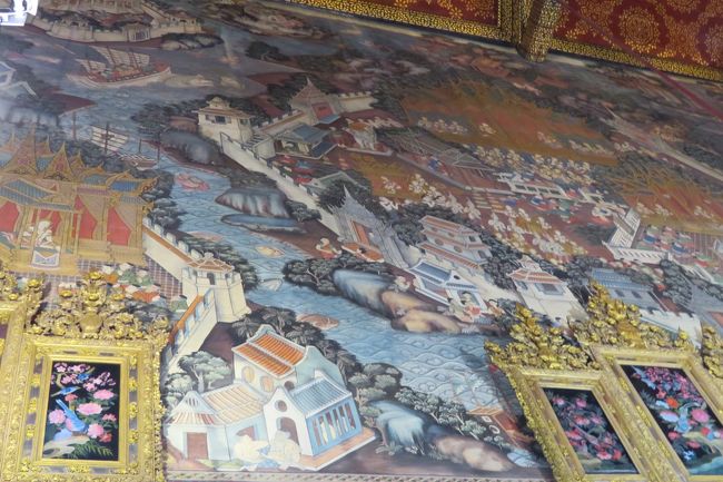 こんな図が書かれている裏を通ってここを出ます。