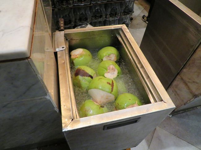 味は悪くなかったから良かったんだけど、やっぱり別のも食べたいじゃんっていう単純な希望。<br />それはそうとココナッツのような丸ごとスイカジュースも出してほしいな。