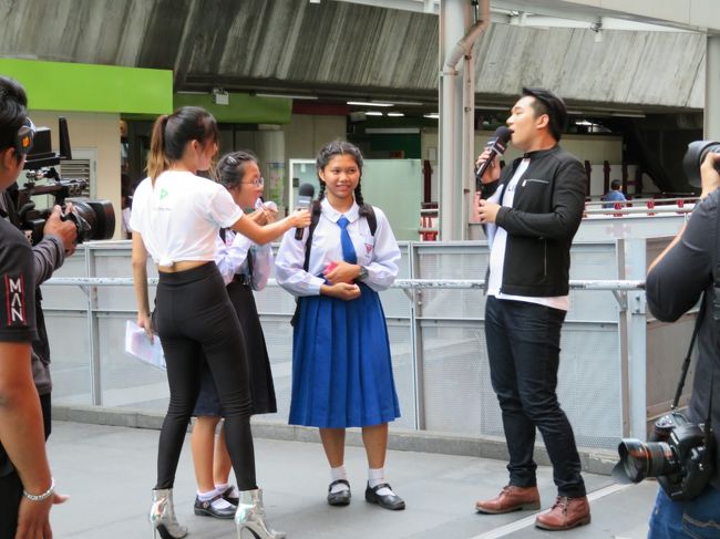 その他の物はお金払わないと見れないんで退散しました。<br />BTS駅近くでLINEのイベントをやってました。大音量で耳が痛い…<br />さて、今のところ観光はまだまだ続けられそうなコンディションです。<br />やっぱり活動時間を遅らせたのが、功を奏しましたね。<br />それではパワースポット巡りに向かいましょう。