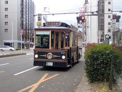 やって来た仙台市内周遊バス・るーぷる仙台に乗車します。
