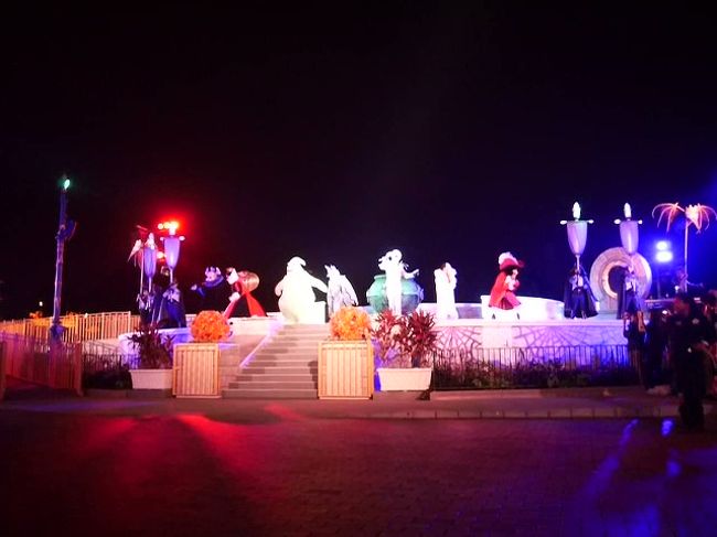 徒歩で行進したキャラはステージへ