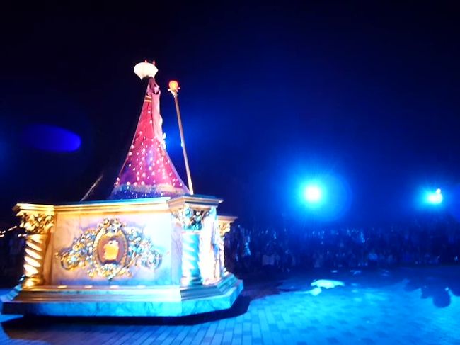 フロートには白雪姫の女王