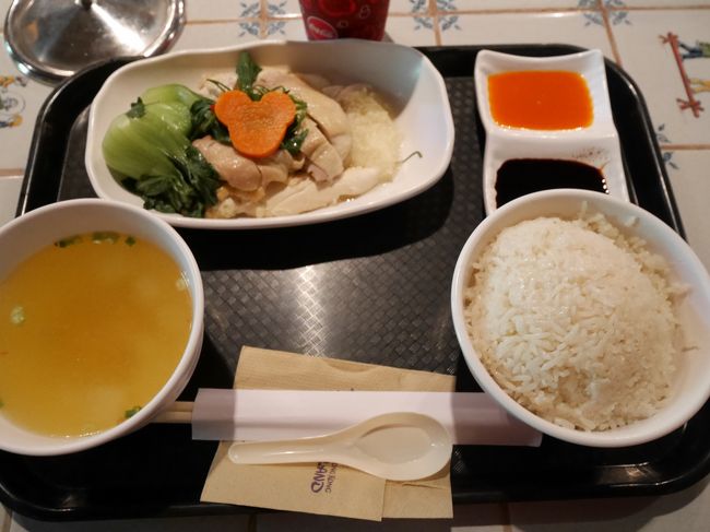 お昼はまたもエクスプローラーズ・クラブ・レストランへ行きました。<br />