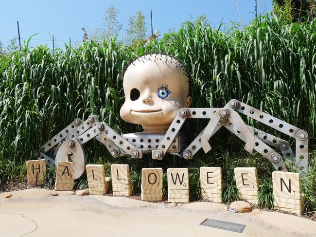 トイ・ストーリー・ランドはハロウィーンバージョンの装飾になっていて、恐いキャラクターがいっぱいいました(@_@)