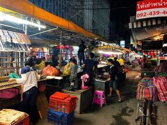 0:30
お店を出るとパッポン通りのマーケットが店じまいをしていました。
もう夜も遅いのでホテルに帰えります。
