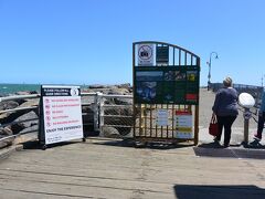 とにかくペンギンを見に行きます。
ペンギンコロニーの入り口です。