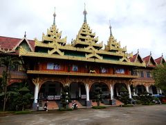 ワットワンウィウェーッカーラーム。ウッタマ師によって建立された寺院で、ミャンマーなどの影響を受けた建築様式です。