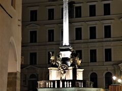 スヴォルノステイ広場に来ました。
この広場にはペスト記念塔 があります。