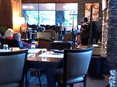 オズウィーゴホテルのダイニング the O Café and Bistroでジャズライブ ＆ディナー