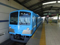 さっき乗った電車が、昼食を食べている間に一往復して戻ってきていた。
これは近江鉄道塗装の電車。