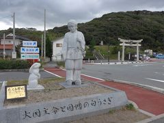 大国主命と因幡の白うさぎ像と
白兎(はくと)神社の鳥居