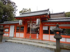 神社は早朝でも開いているので、駅から1km程度にある宇治神社を拝観。