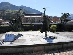 津和野川河畔にある鷺舞の像
