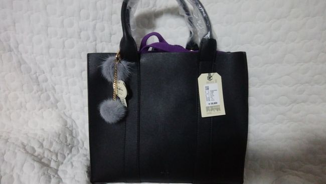 今回もゲットー！<br />中に紫色のバッグinバッグ付でW39900。<br />ミンクのファーチェーンに、リング、ネックレスも買っちゃいました。