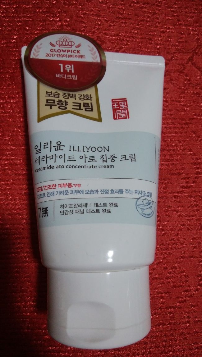 一理のクリーム。<br />韓国の美容雑誌で紹介されていて、４日間続けて顔に塗った後、顔が白くなった写真が載っていてつい買ってしまった(笑)。<br />W19900→W9800。<br />これも、OLIVE YOUNGやARITAUMでは通常価格や10％引きで売ってたけど、lalavlaでは半額！