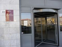 ホテルに着きました。駅から直ぐでした。
今日から2泊する、ノヴム ホテル ゴールデン パーク ブダペスト です。