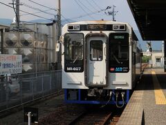 伊万里駅到着。10：39分。
有田駅発車時点では僅か数名だったが、伊万里到着時は10名ほどの利用者。
