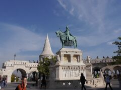 漁夫の砦と聖イシュトヴァーンの騎馬像